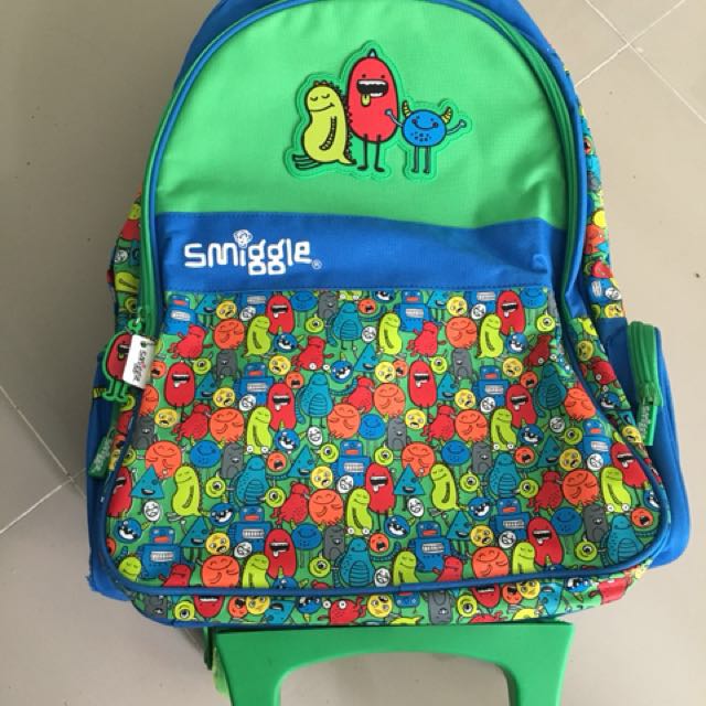 Smiggle wheelie bag outlet