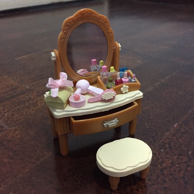 sylvanian dressing table
