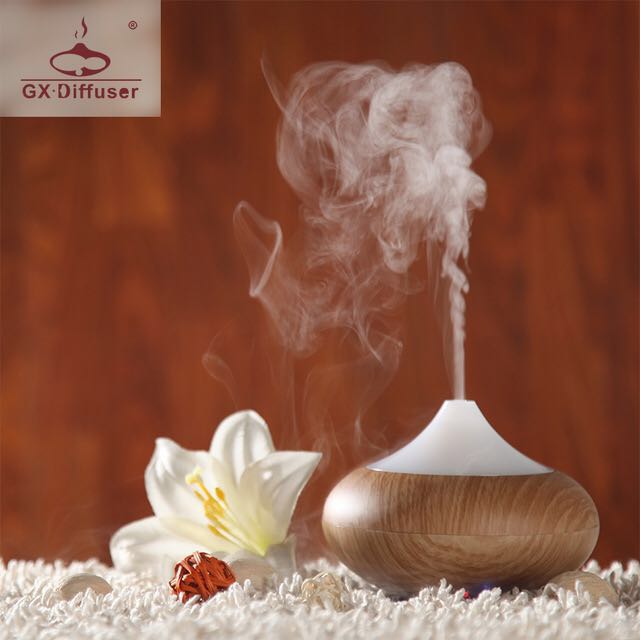 AIR DIFFUSER （分類：沐浴及身體護理 - 身體護理）位於 Hong Kong。 由 haleyheyhey 提交（商品編號 137637223，圖片 2）。簡介： 全新 AIR DIFFUSER 如圖 跟2腳插頭 有白，淺木紋及深木紋色 商場同款售$3百多 現平售$120 。