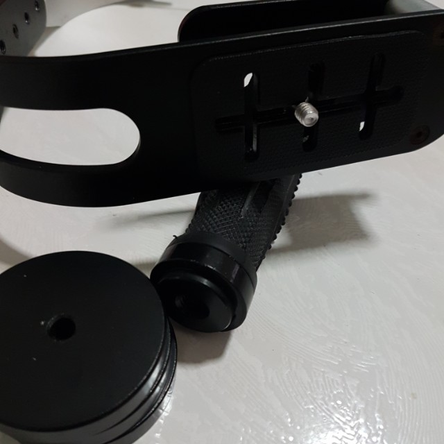 Camera Stabiliser (Category: Cameras) located in Singapore. Submitted by wenjiiee (Listing ID 141003085, Image 3). Description: Camera stabiliser that can support lightweight cameras. PM if interested!.