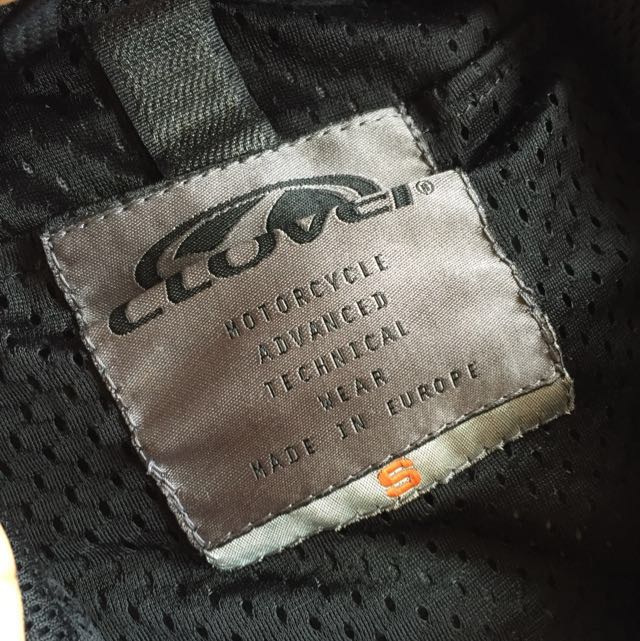 Clover Riding Jacket Size S (with forearm & elbow guards) (Category: Swim Top & Rash Guards) located in Singapore. Submitted by yayapapaya6 (Listing ID 77927481, Image 2). Description: .