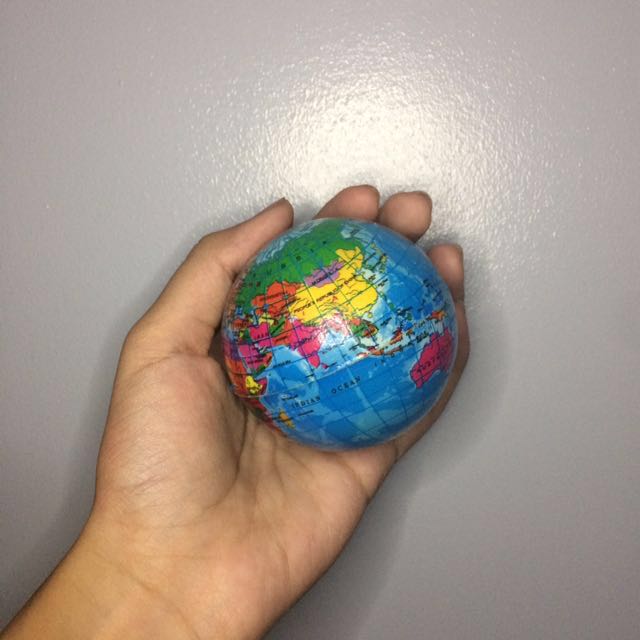 "Globe" stress ball (Category: Infant Playtime) located in Quezon City. Submitted by mjp13 (Listing ID 136490028, Image 1). Description: •stress reliever •bouncy Pm me for more info #carrousellxmas #cableandwires.