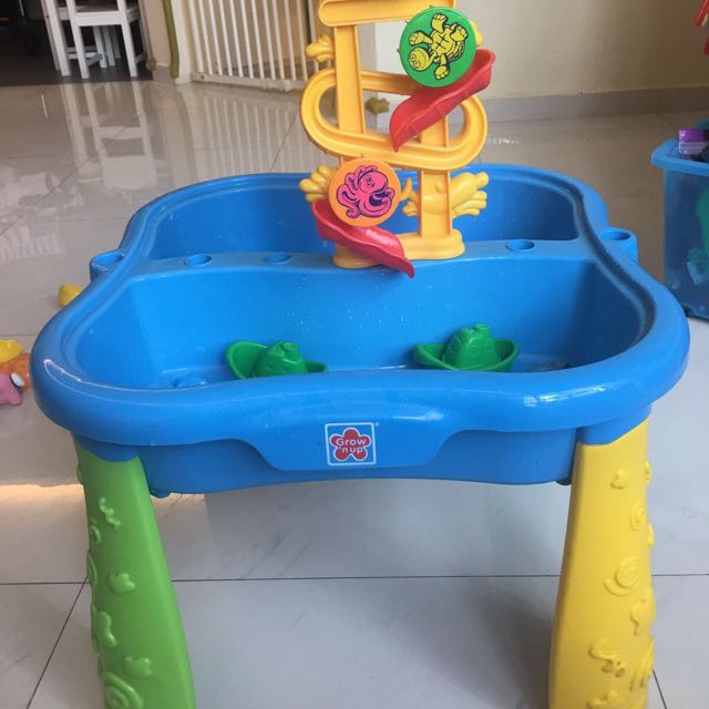 sand and surf water table