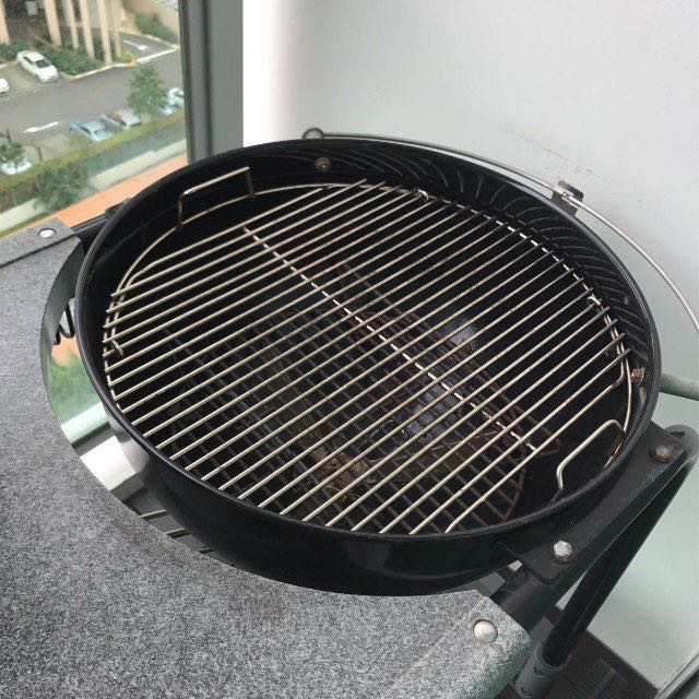 Weber One Touch Platinum 22.5 inch BBQ Grill, TV & Home Appliances