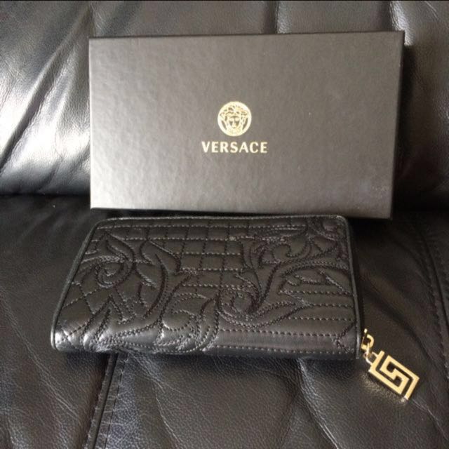 [authentic] limited edition Versace wallet, Women's Fashion, Bags ...
