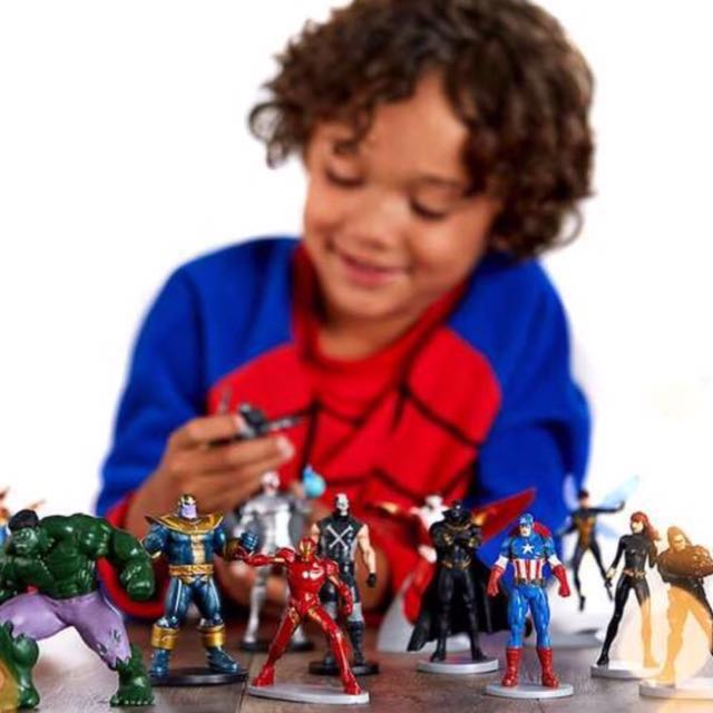 Marvel Avengers Mega Figure Play Set - 20 Personaggi Originali Disney, Da Thanos A Captain Marvel, Base Inclusa, Giocattoli Per Bambini - 2