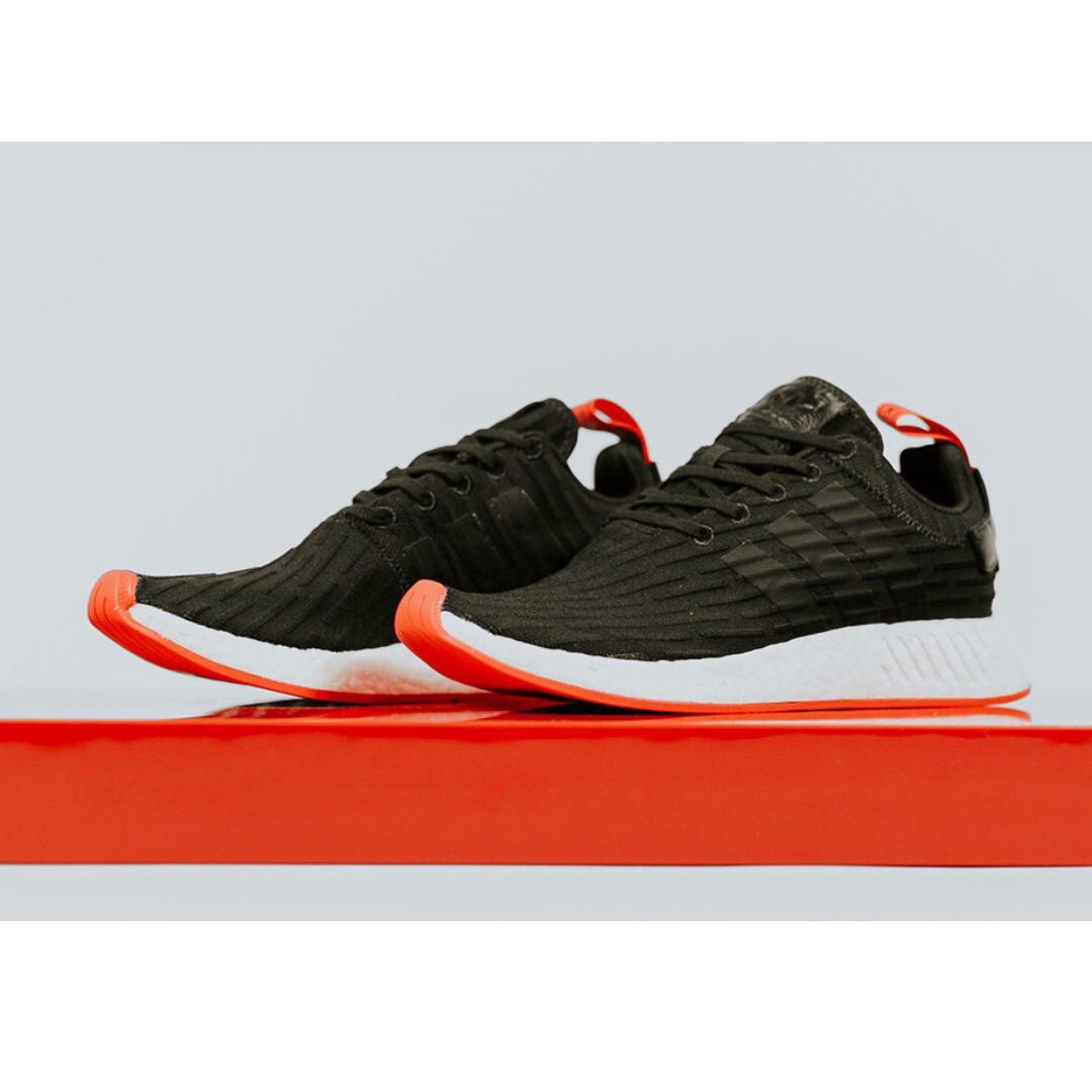 Nmd r2 black red giá store