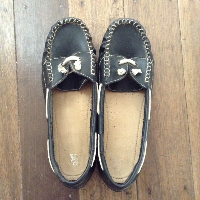 Shoes (Category: Sneakers) located in Calasiao. Submitted by matrona (Listing ID 141205565, Image 2). Description: .