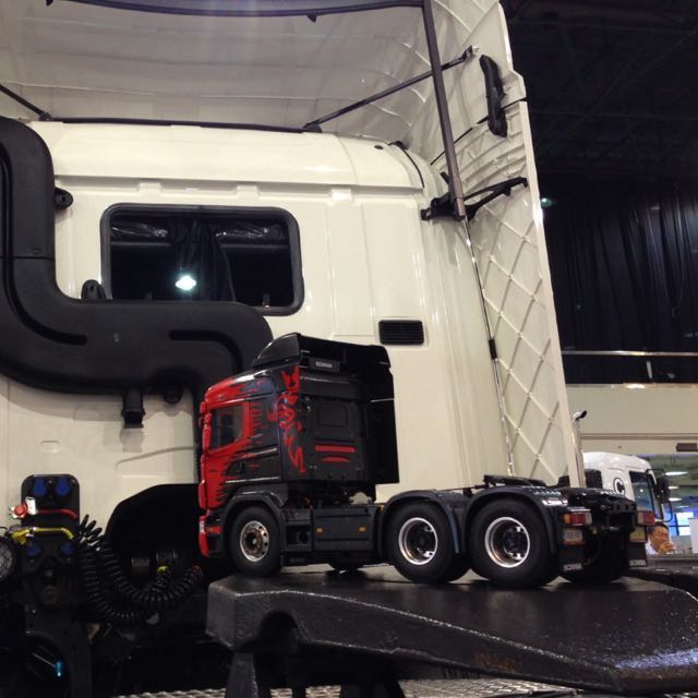 Tamiya 1/14 Scania R620 radio control semi truck with trailer, Toys & Games, Bricks & Figurines