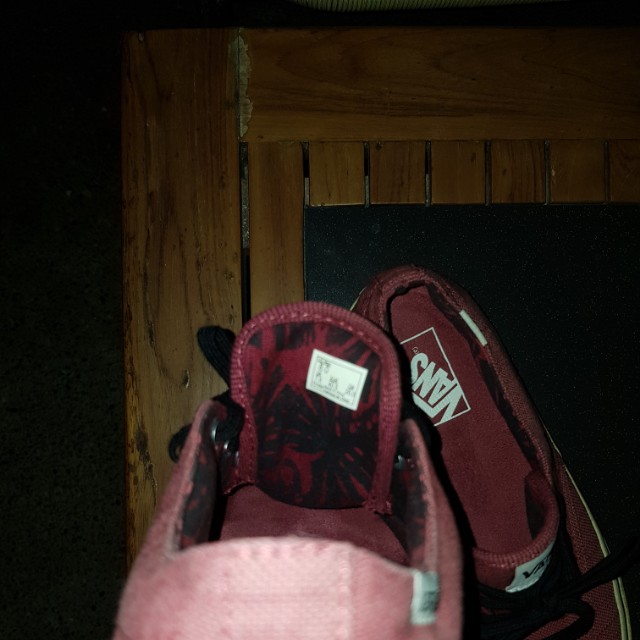 vans shoes maroon color