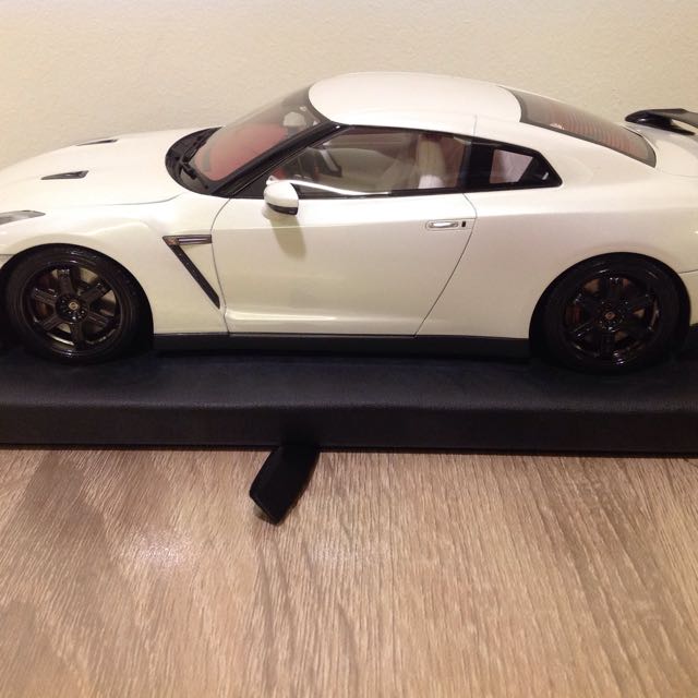 MARK 1/18 日産 R35 GT-R エゴイスト ホワイト 2013 100台限定