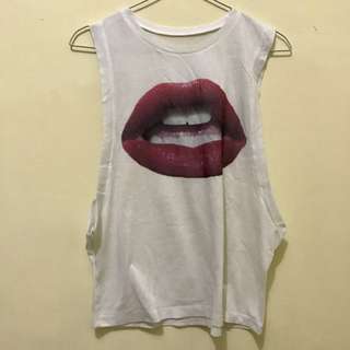 Tank top lips