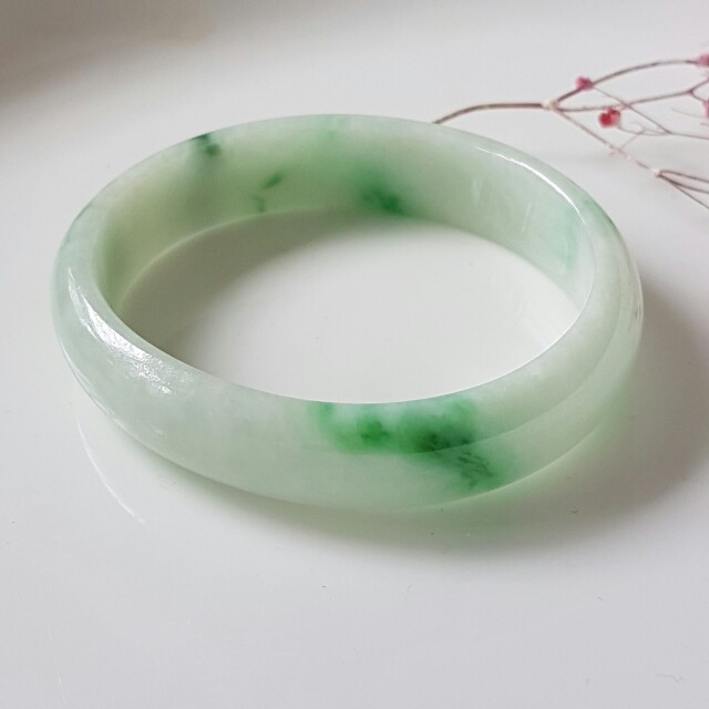 oval jade bangle