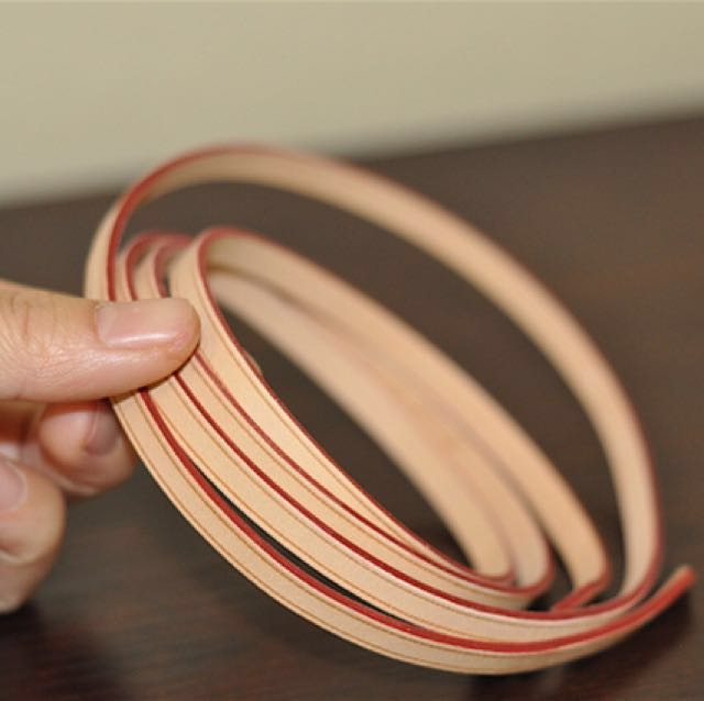  Handcrafted Vachetta Leather String Slide String