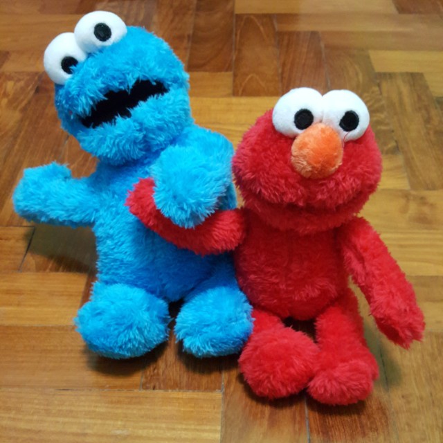 elmo hug toy