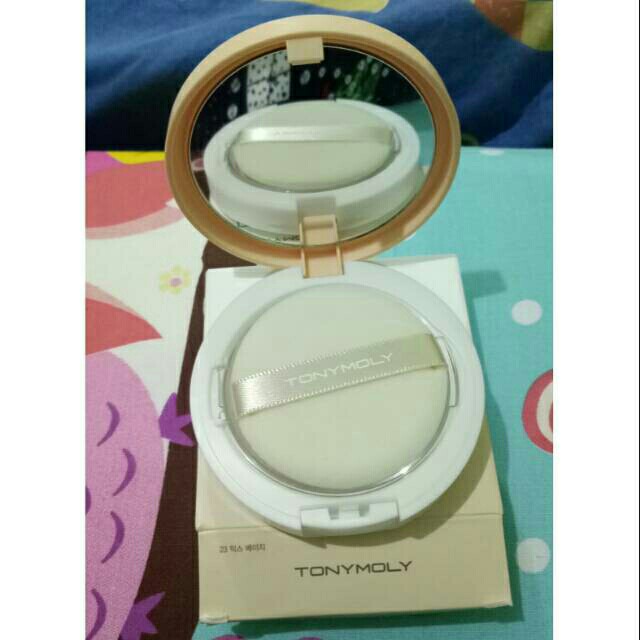 Tonymoly Compact Powder Bedak Made In Korea Natural Dan Tahan Lama Cocok Untuk Kulit Sensitif Kesehatan Kecantikan Rias Wajah Di Carousell