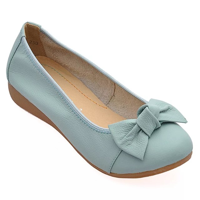 flat shoes with blue soles