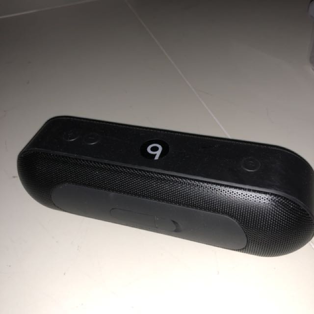 beats pill plus black