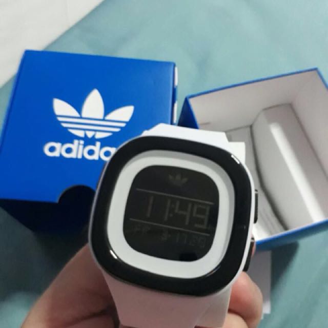 adidas 8826 watch