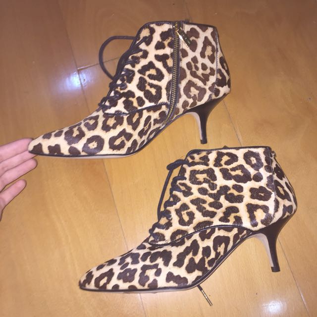 Brand New Authentic Michael Kors Leopard Print Lace Up Heeled Boots,  Women's Fashion, Footwear, Boots on Carousell