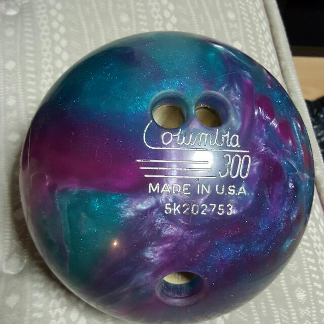 Colombia 300 Bowling Ball, Sports Equipment, Sports & Games, Billiards