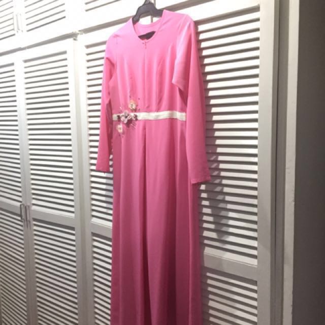 Long formal gown for nursing moms (Category: Maternity wear) located in Pasig City. Submitted by lalajacinto (Listing ID 141515664, Image 2). Description: Only used once for a wedding. Has a zipper opening in front which is perfect for nursing moms. Size small but loose from the waist down. underbreast 15 inches from left to right. armpit 8 inches from top to bottom. 14 inches from shoulder to band. 39 inches length from band. 23 inches sleeves w
