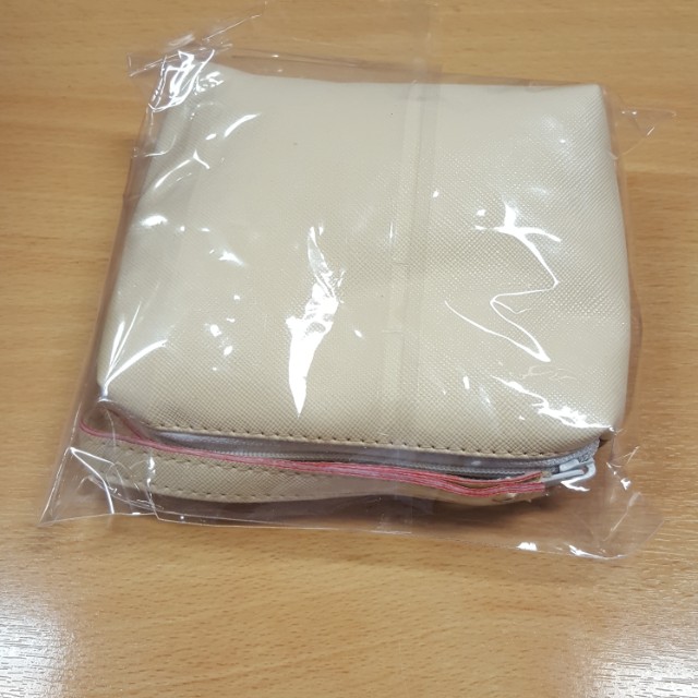 Pouch (Category: Purses & Pouches) located in Singapore. Submitted by vinnov8 (Listing ID 141573016, Image 2). Description: Instagram design pouch Brand new Size: 13cm x 10cm x 4cm #Lunch casual.