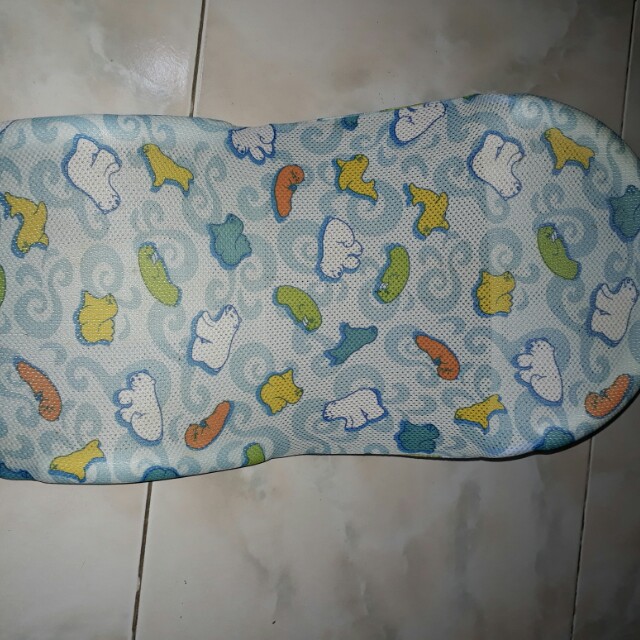 Safety 1st Bath Cradle (Category: Bed Guards) located in Makati City. Submitted by ellyofoz (Listing ID 141521509, Image 1). Description: Safety 1st Bath Cradle Old stock, but never used.