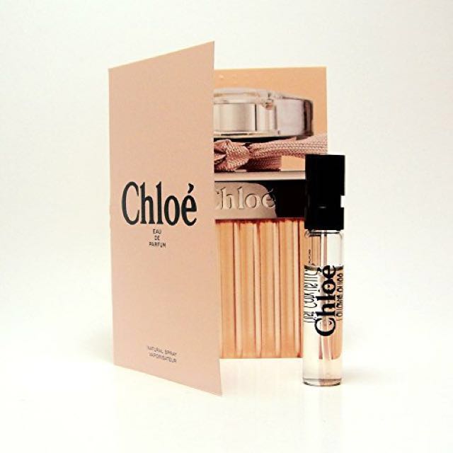 Chloe （分類：長銀包）位於 Hong Kong。 由 aromagarden 提交（商品編號 110762413，圖片 3）。簡介： Chloé Eau de Parfum 1.5ml 單售$20 同名淡香精裸色的緞帶 是Chloé香水的經典代表 在2009年榮獲素有國際「香水奧斯卡」之稱的FiFi Awards年度香水之星的大獎 前調是木蘭、佛手柑 中調是白玫瑰、棉花 基調是白麝香、槴子花 Chloé女性淡香水 以白玫瑰為這首優雅玫瑰為基調的樂曲 更添輕盈活潑的驚喜 調香師Michel Almairac與Sidonie Lancesseur像是花藝師般 運用各種花材巧妙地襯托出白玫瑰的純淨動人 首先是佛手柑的明亮清新，微微酸甜引人入勝 圓潤白淨的木蘭的恬淡宜人，勾勒出Chloé優雅如昔的動人韻味 而雪白剔透的梔子花淡雅清新，層層包圍含苞待放、無暇純淨的白玫瑰 宛若剔透的晨露在朝陽下融浸於優雅的白玫瑰花瓣上 而鬆軟的棉花與麝香則讓香氛更為柔軟 #sample#tester#試用裝#