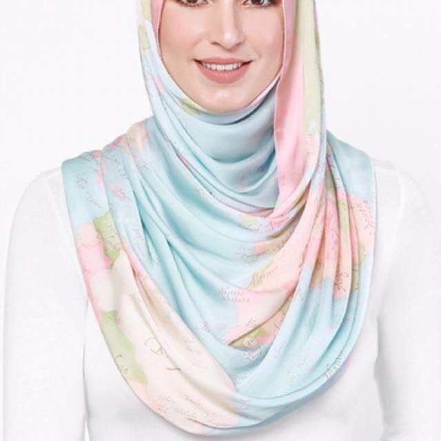 Duck Scarf World Map Duck In Pink Women S Fashion Muslimah Fashion On Carousell