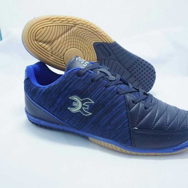 eutag futsal shoes
