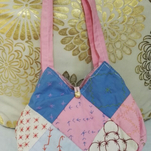 Handmade patchwork bag (Category: Tote Bags) located in Seri Kembangan. Submitted by coolwolf_997cd5 (Listing ID 141664382, Image 1). Description: .