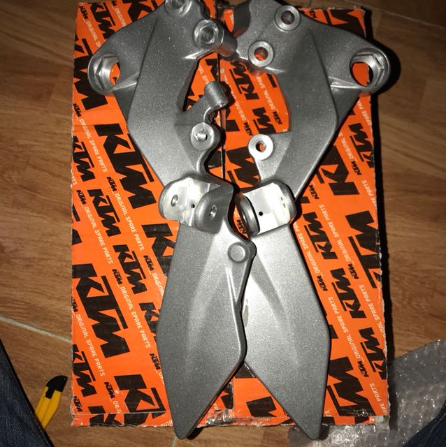 ktm duke 200 footrest bracket price