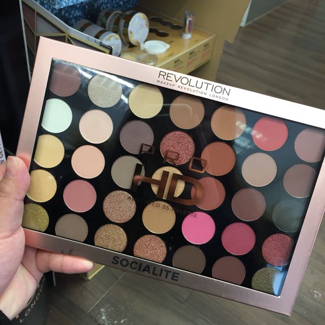 Makeup revolution 35 palette Makeup revolution 35 palette