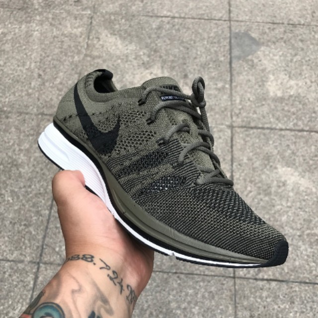 nike flyknit olive