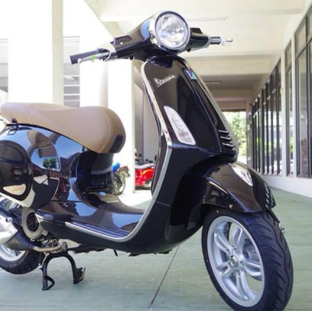 Vespa 春天125 Abs 機車 新車在旋轉拍賣