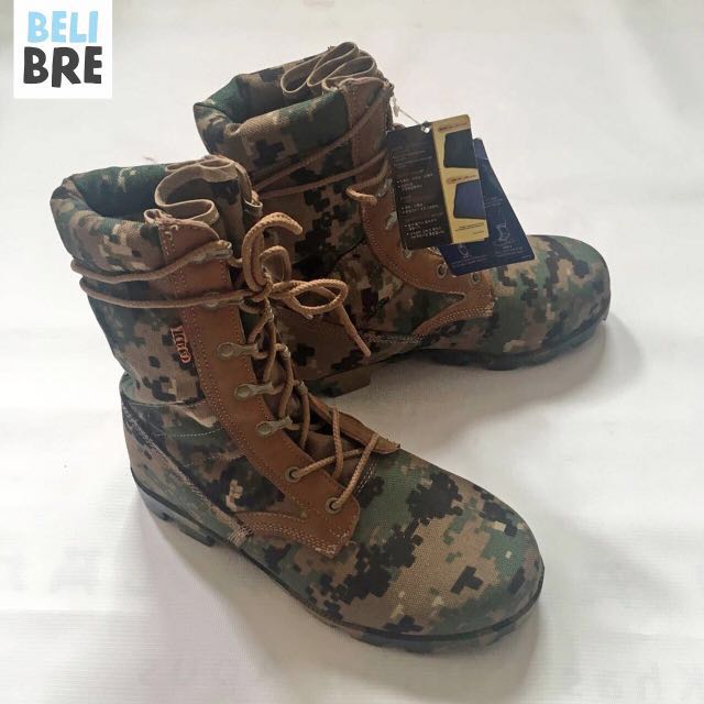 boots camouflage