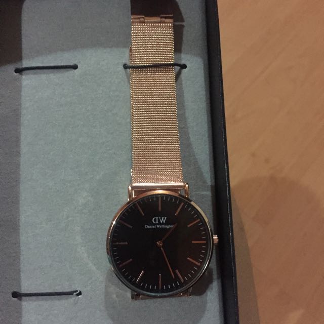 DW melrose rose gold with black Luxury Watches on Carousell