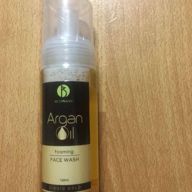 New Argan Facial Wash (Category: Face Care) located in Mandaluyong City. Submitted by emmmansanas (Listing ID 141926253, Image 1). Description: 🌸 shipping is via ABest only -Php 60 within MM 🌸 Product Description: Brand New/Sealed Be Organic Argan Oil Foaming Face Wash A gentle, sulfate-free cleanser that removes dirt, excess oil, make-up and other impurities without drying it leaving skin fresh, smooth and radiant. 🌸KEY INGREDIENTS: ARGAN OIL