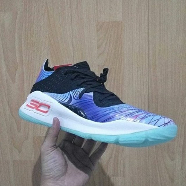 Sepatu basket curry clearance
