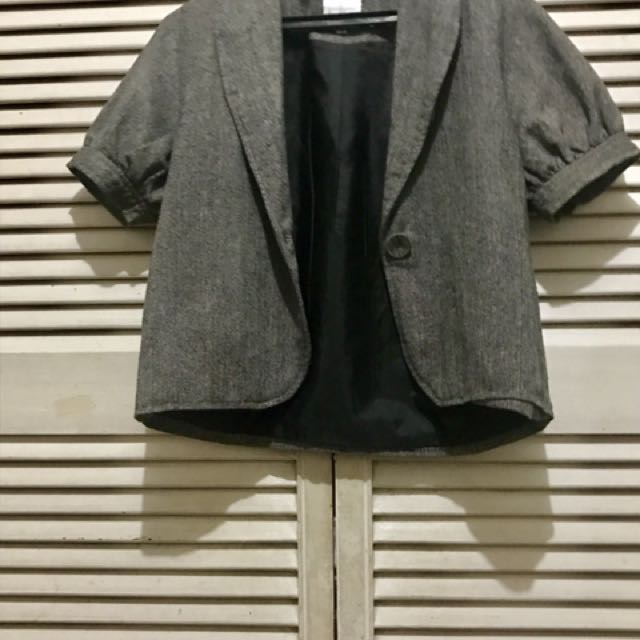 Short Sleeved Office Blazer (Category: Coats, Jackets and Outerwear) located in Paranaque City. Submitted by makeup10 (Listing ID 141945175, Image 1). Description: .
