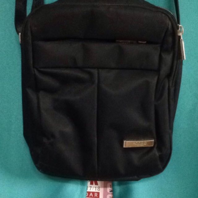 arrow sling bag