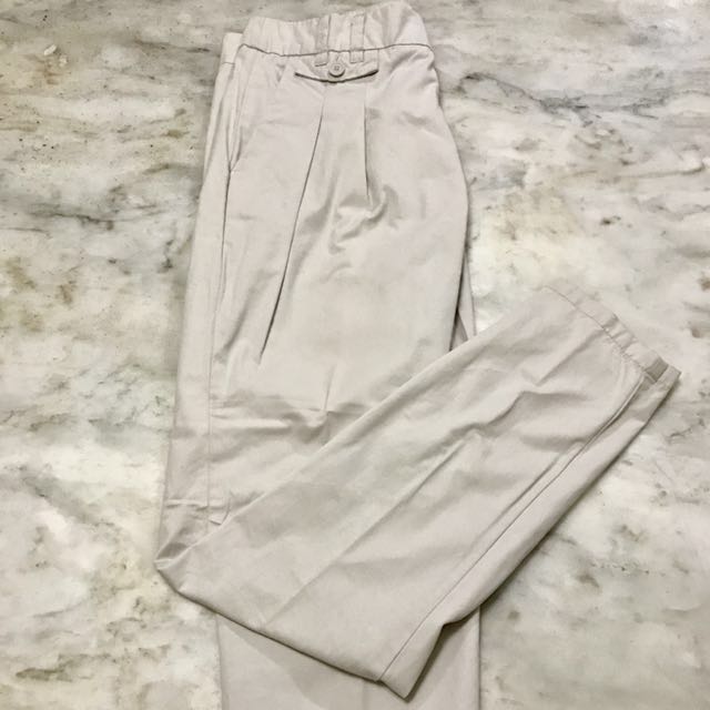 Zara Basic Pants (Category: Other Bottoms) located in Paranaque City. Submitted by makeup10 (Listing ID 141933528, Image 1). Description: .