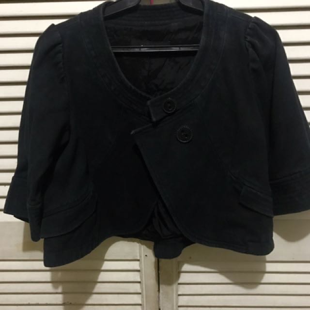 Zara Basic Short Sleeved Blazer (Category: Coats, Jackets and Outerwear) located in Paranaque City. Submitted by makeup10 (Listing ID 141943560, Image 1). Description: .
