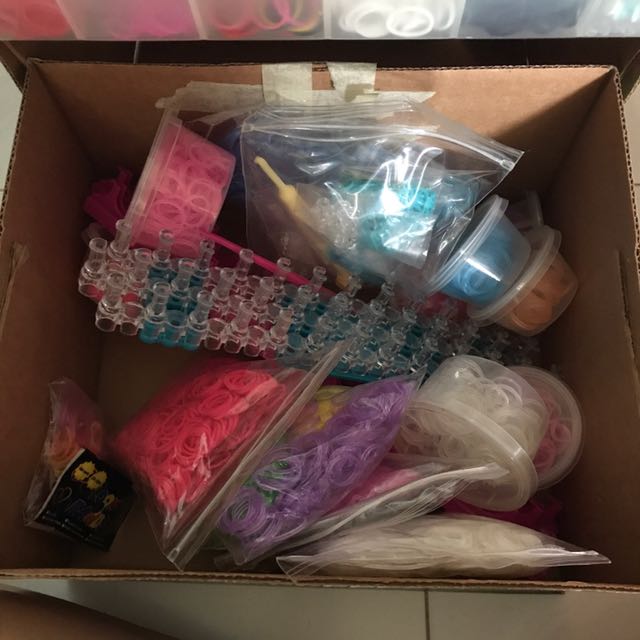 Crazloom (Category: Craft Supplies & Tools) located in Singapore. Submitted by shootingstarss (Listing ID 141993321, Image 2). Description: Assorted colors of rubber bands Includes compartment box My loss your gain .