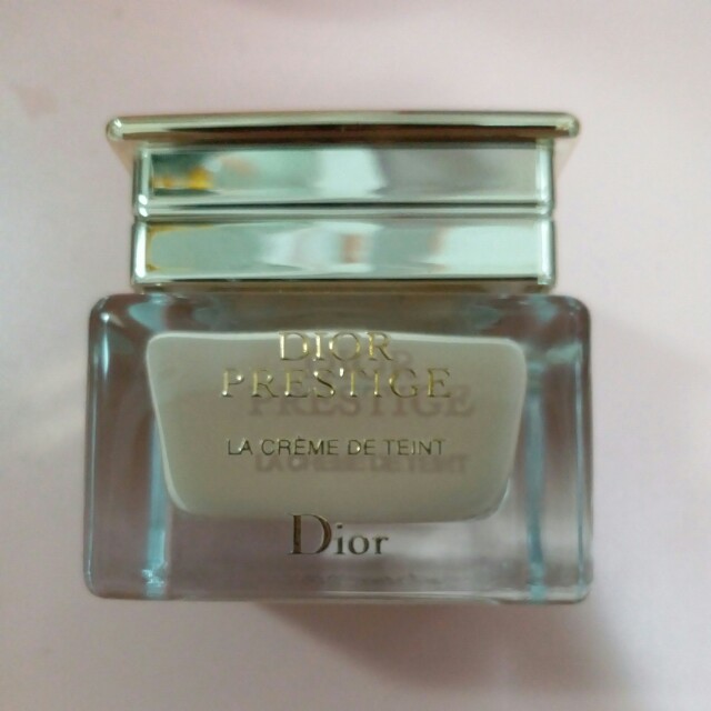 Dior花蜜粉底霜 美容 化妝品 皮膚護理 化妝品 Carousell