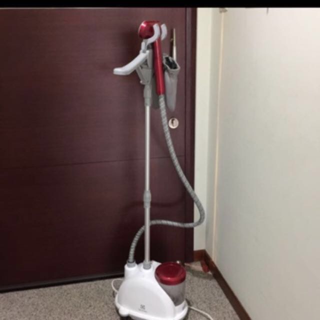 Electrolux EGS2003 Garment Steamer, TV & Home Appliances, Irons