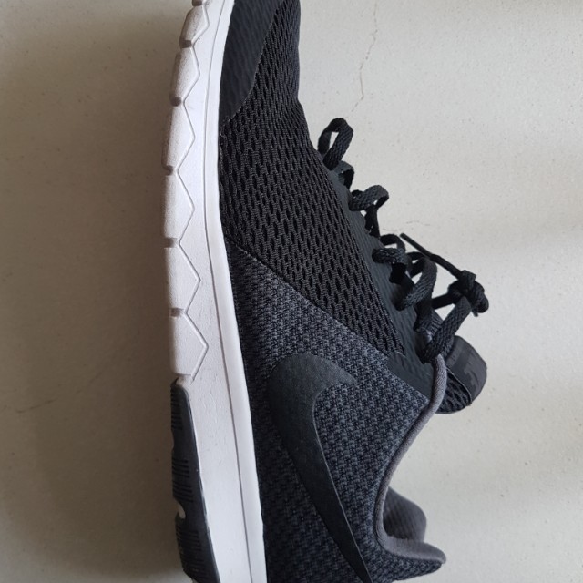 mens nike walking shoe