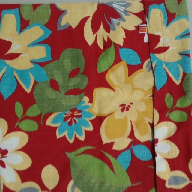 SALE! Throw pillow case BIG (Category: Cushions & Throws) located in Las Pinas. Submitted by Bloomer (Listing ID 141970298, Image 2). Description: Throw pillow case BIG 4pcs , 50 each some of the case have problem in zipper, palitin n but you can still use it ng maayos, still in good condition In two design floral (to be sold as 4pcs) and animal print (to be sold as 4pcs) If you will purchase 8 pcs free SF 2nd and 4th picture is the actual color 