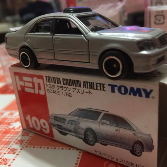 tomica toyota crown